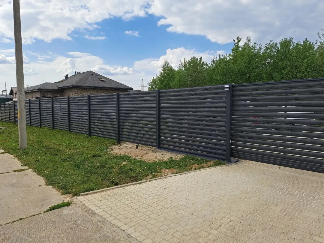 Установка забора-жалюзи на готовые столбы (Высота 1,5 м)
