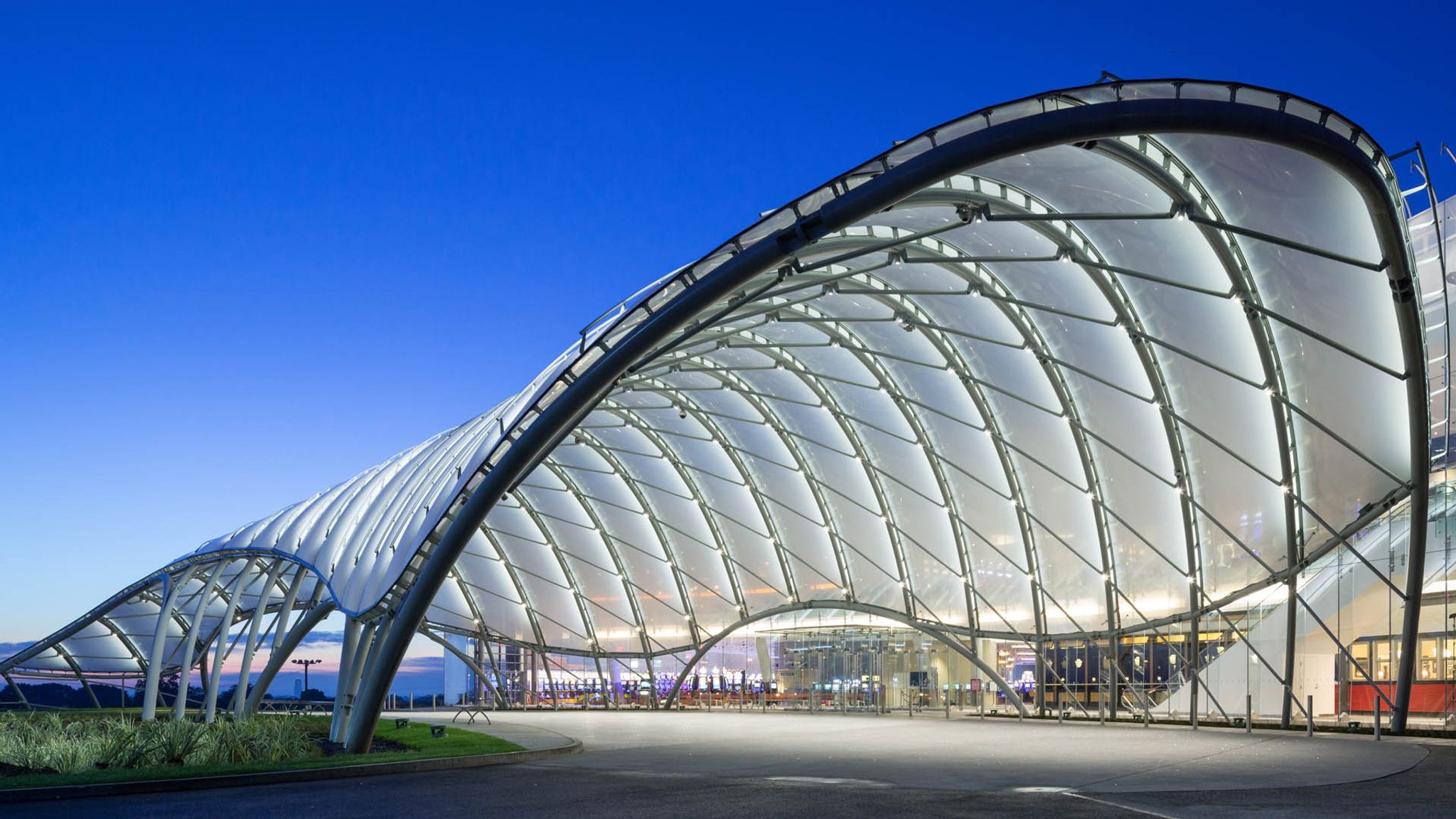 Большепролетные стальные конструкции для Ямало-Ненецкого автономного округа: особенности проектирования и производства