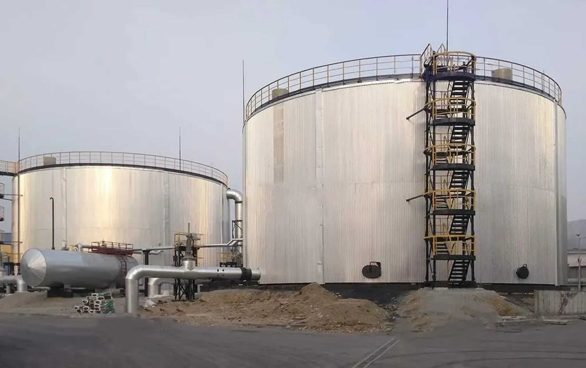 Баки-аккумуляторы горячей воды: производство, поставка и монтаж под ключ в Республике Крым