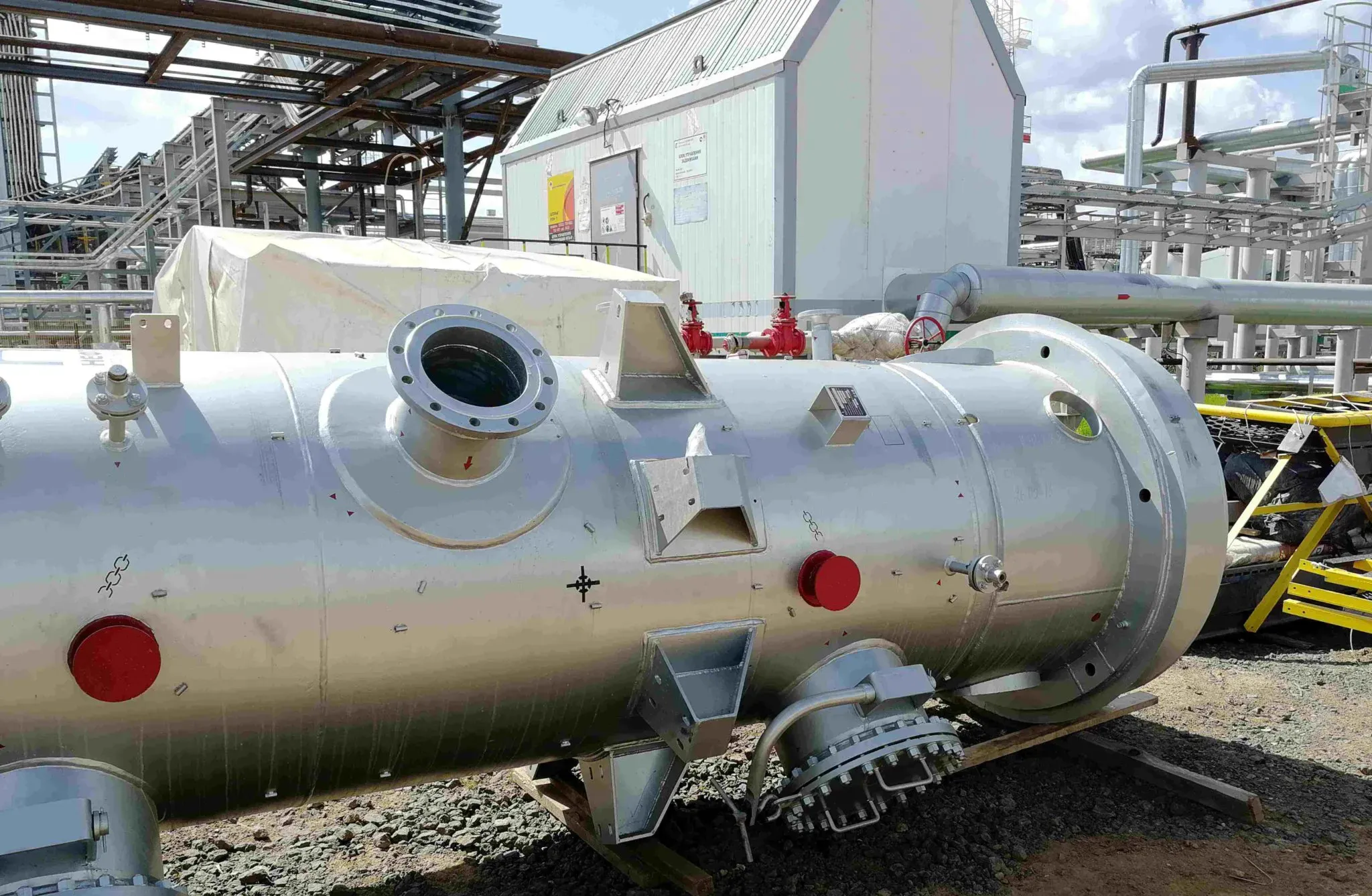 Газосепаратор ГС: производство, поставка и монтаж с гарантией для Приморского края