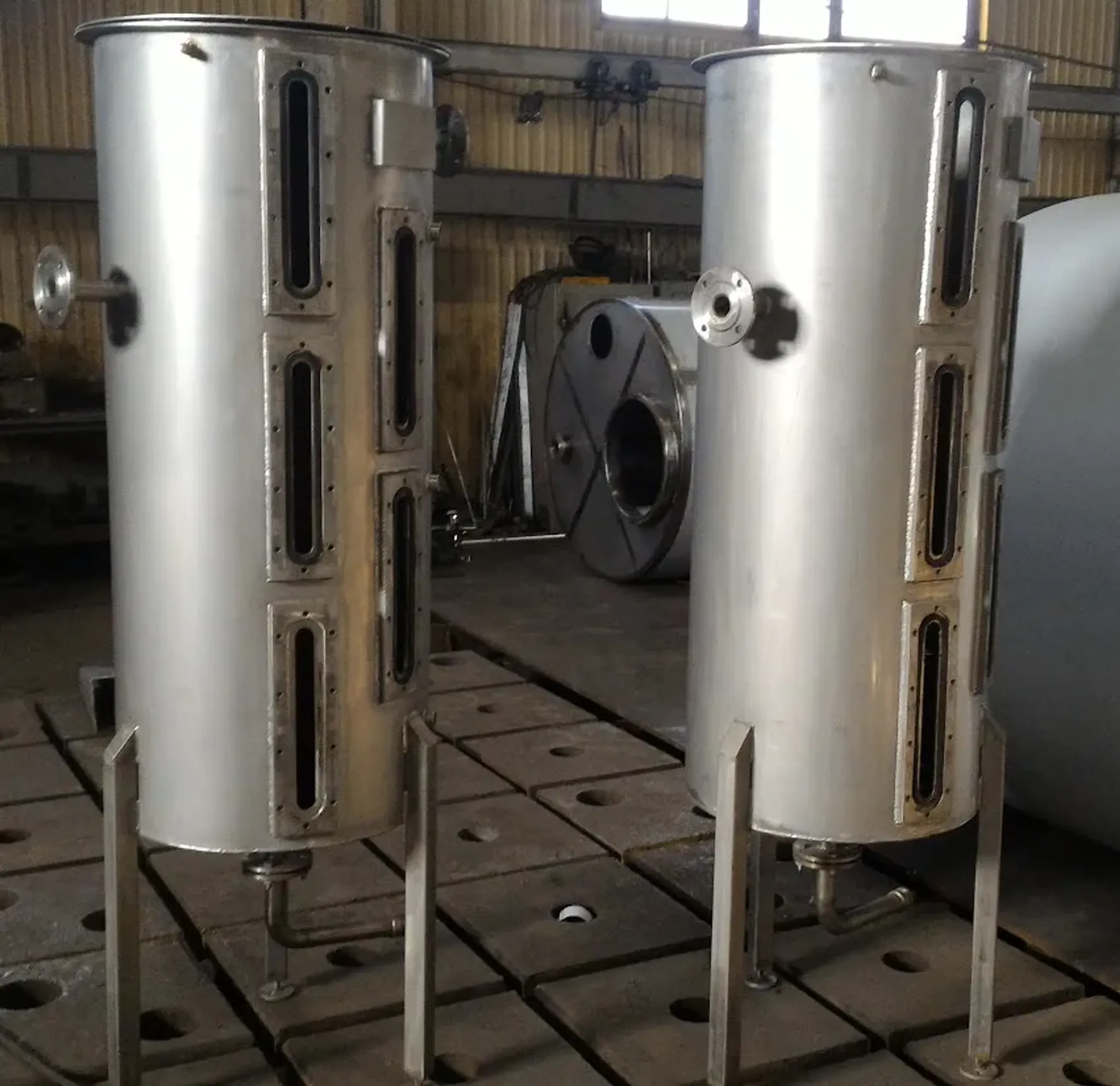 Проектирование, производство, поставка, монтаж и пуско-наладочные работы с гарантийным обслуживанием продукции - Баки-мерники для сыпучих веществ категории Емкости, баки и резервуары производство