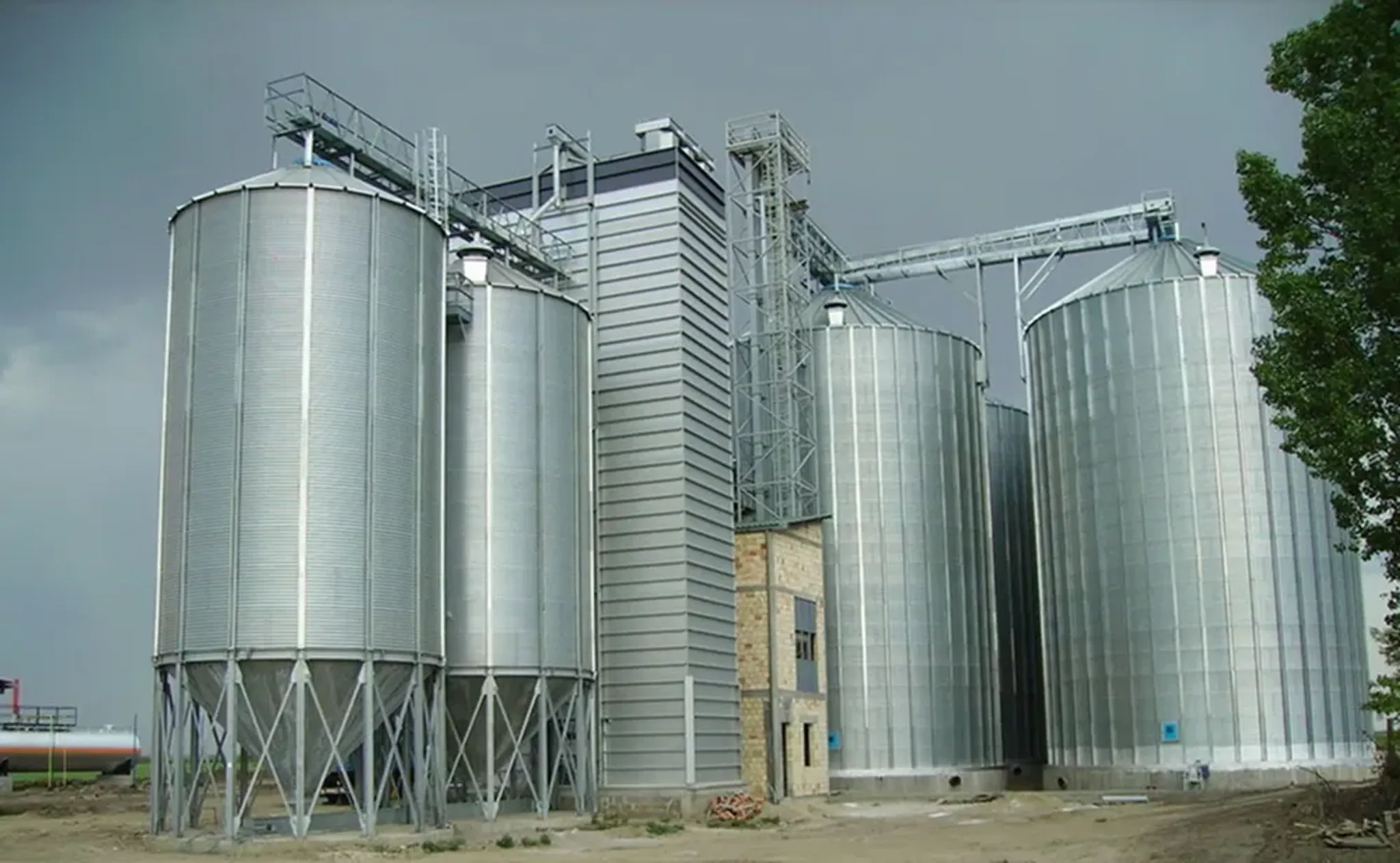 Проектирование, производство, поставка, монтаж и пуско-наладочные работы с гарантийным обслуживанием продукции - БАГВ - 400 М³ категории Баки-аккумуляторы горячей воды для региона Краснодарский край. Производство под ключ