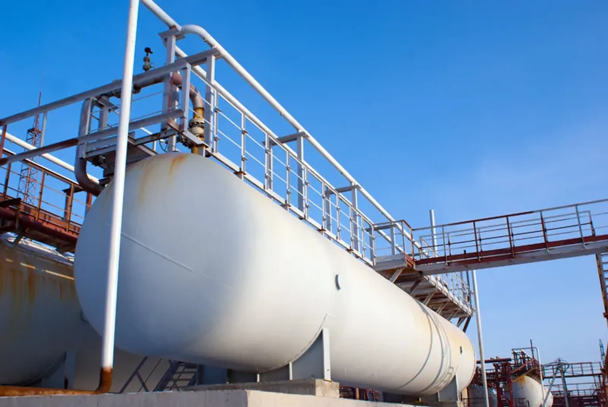 Производство нефтегазосепараторов: проектирование, поставка и монтаж сепараторов и отстойников в Чеченской Республике