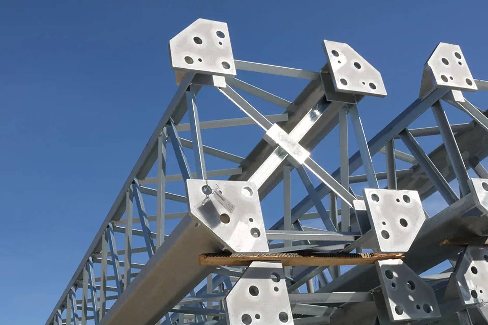 Опоры металлоконструкций для Красноярского края: надежные решения для сурового климата