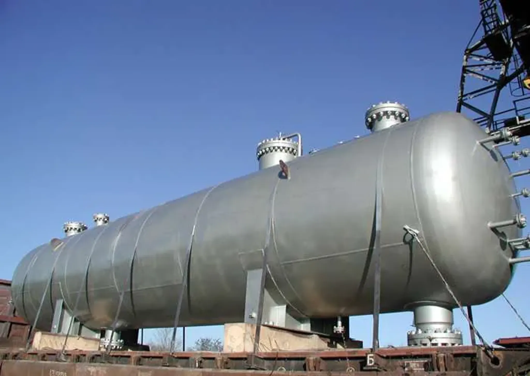 Отстойники нефти типа огн-п: производство, поставка и монтаж сепараторов для нефтегазовой отрасли в Чувашской Республике