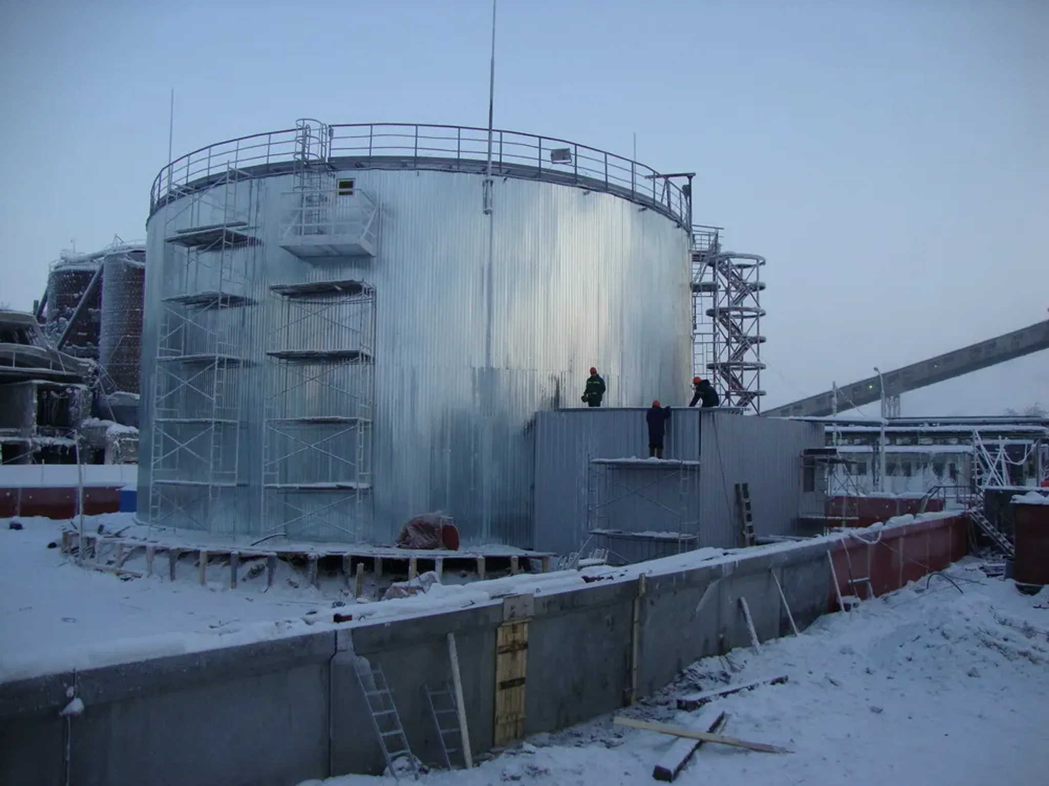 БАГВ 1000 м³ производство: проектирование, поставка и монтаж баков-аккумуляторов горячей воды для Алтайского края