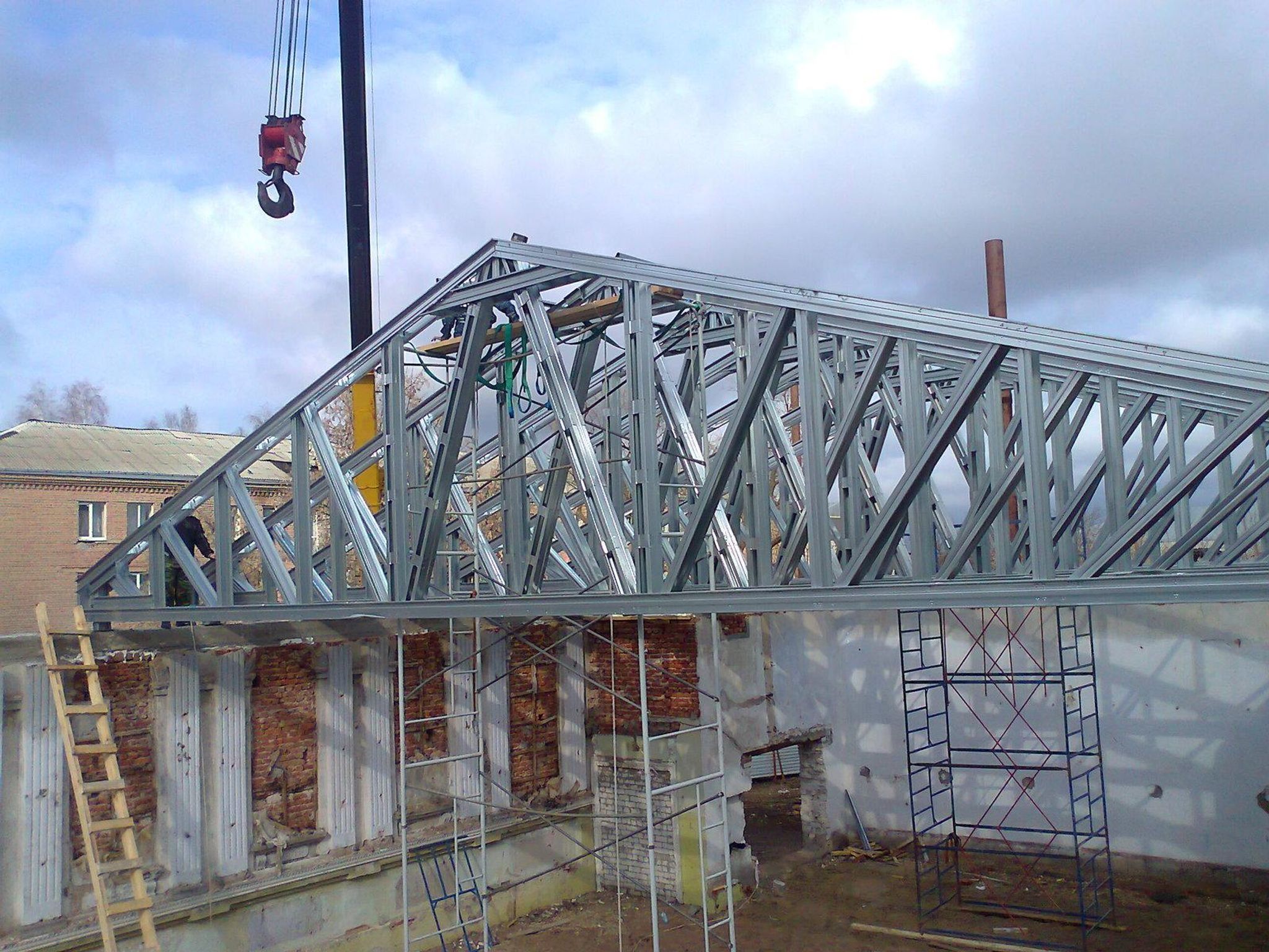 Фасадные металлоконструкции и фахверки для региона Москва: особенности проектирования и монтажа